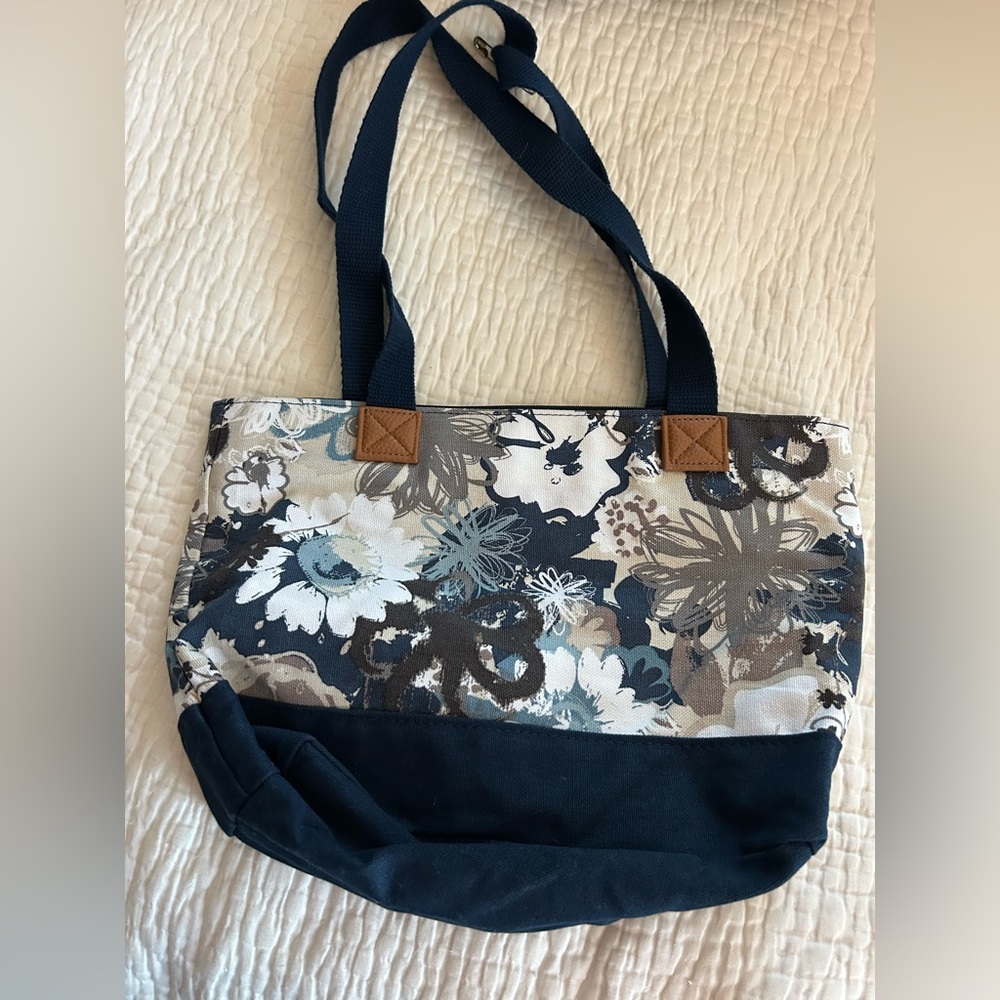 Floral Canvas purse with Navy Accents Thirty One